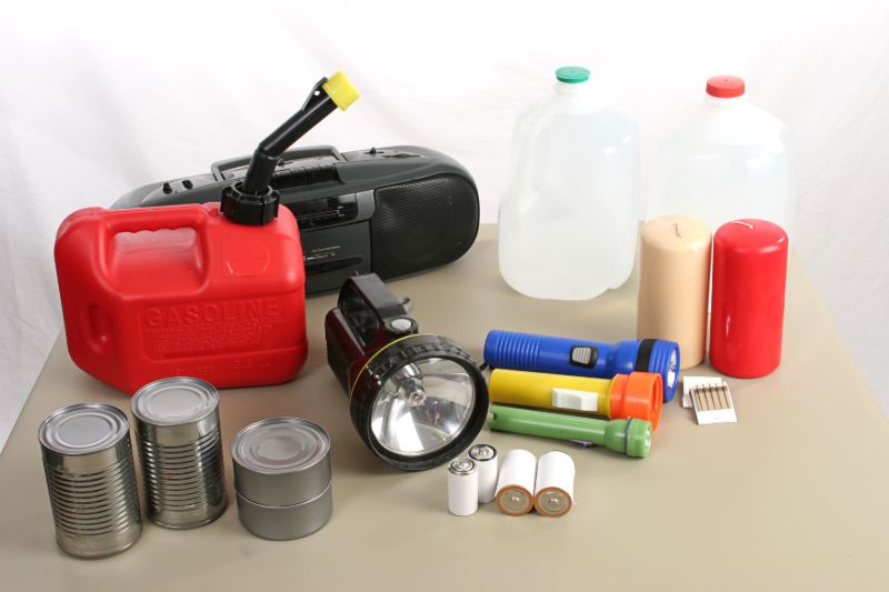 Les objets de collection nécessaires survivent à l'ouragan |  Nécessaire en cas d'urgence