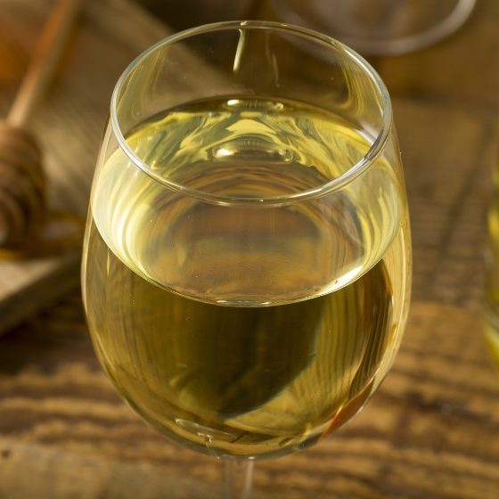 Sweet Yellow Honey Wine Meade Ready to Drink | How to Make Mead | DIY Mead In Six Steps | featured