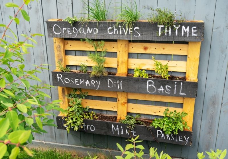 Creative wood herb planter made of wooden pallets | garden furniture ideas upcycling