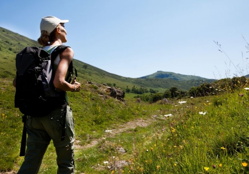 Woman hiking in the mountains in summer | Homemade Wanderlust Gear List | XX Things You Should Have in Your Appalachian Trail Gear List