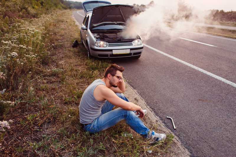 The car broke down, smokes from under the hood | Car Broke Down What to Do Survival Strategy | Survival Strategies