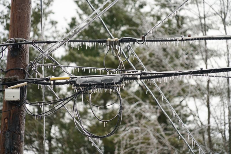icicle-on-power-line-frozen-rain how to prepare for power outage in winter