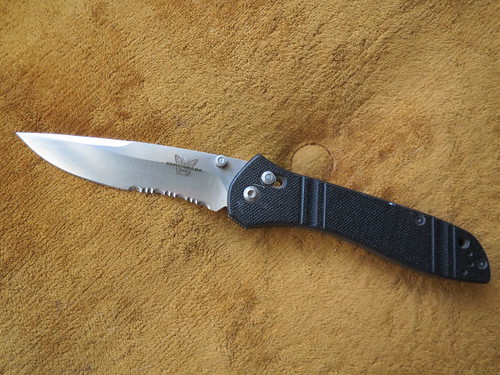 survival knife with compass