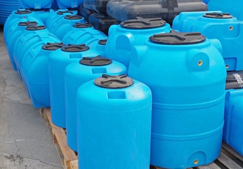How to Set Up Long-Term Water Storage blue plastic water liquids barrel storage preppers guide SS 1