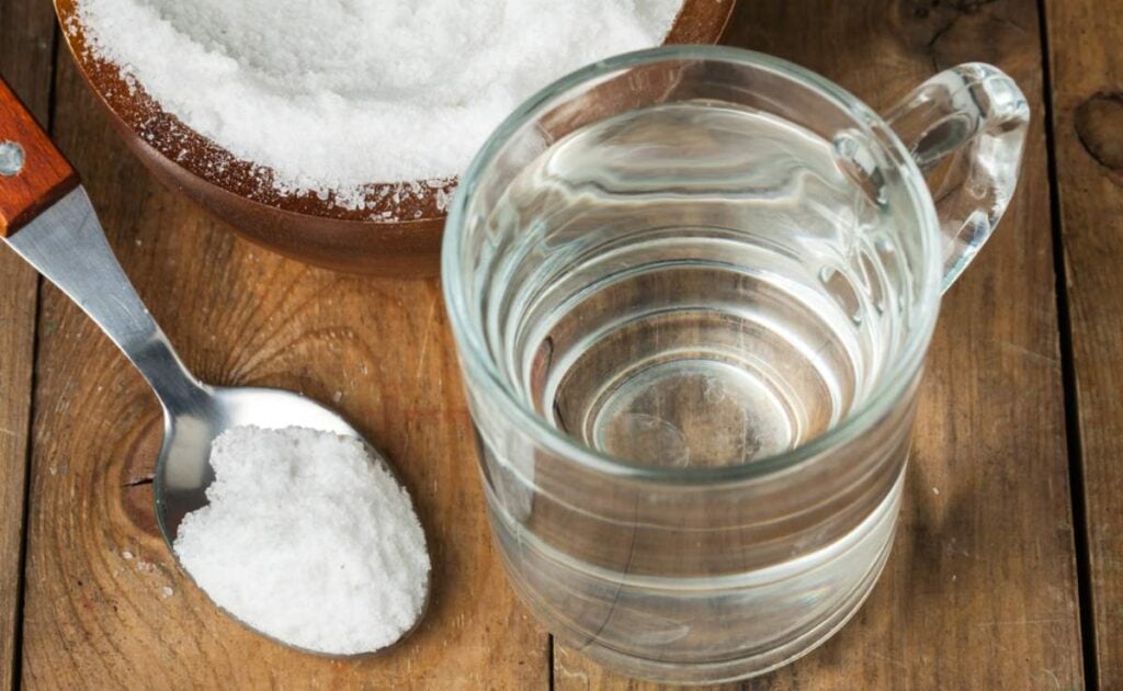 21 Home Remedies For Toothache Pain Relief spoon salt sugar soda glass water Home Remedies For Toothache ss 1